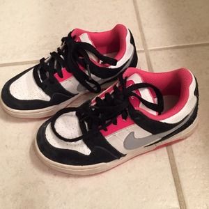 Girls Nike tennis shoes
