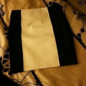 Very chic black and white fitted skirt!