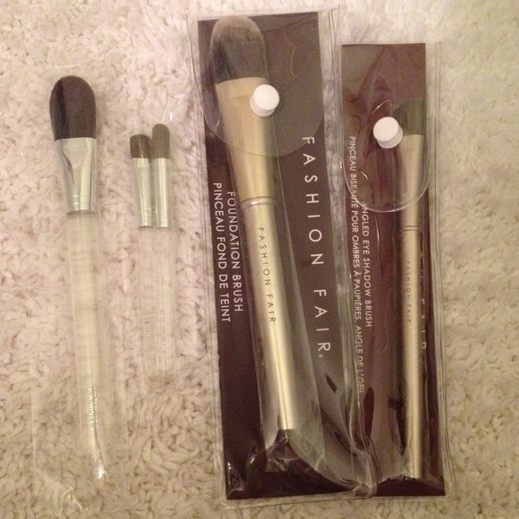 Clinique and Fashion Fair Makeup Brush Bundle