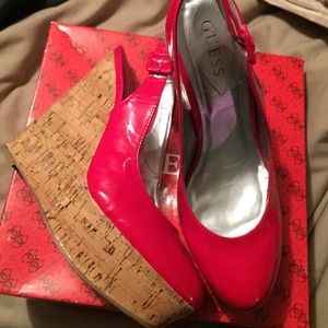 8.5 guess wedges red