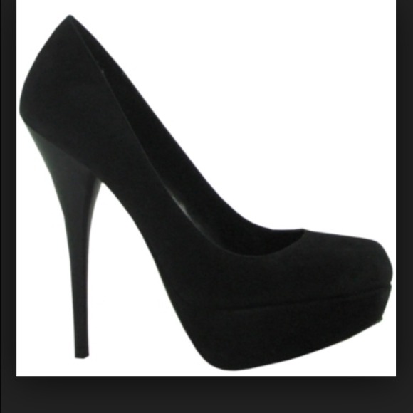 Bakers black pumps