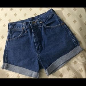 Wrangler High waisted shorts!