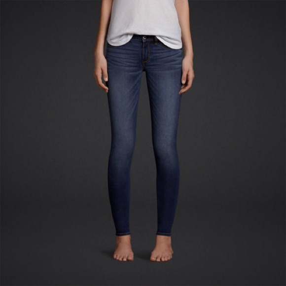 ❌BUNDLE❌2 pairs of medium dark washed skinny jeans