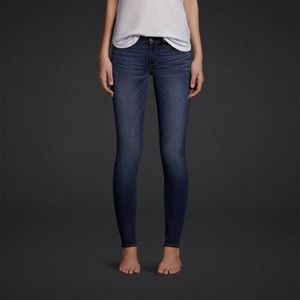 ❌BUNDLE❌2 pairs of medium dark washed skinny jeans