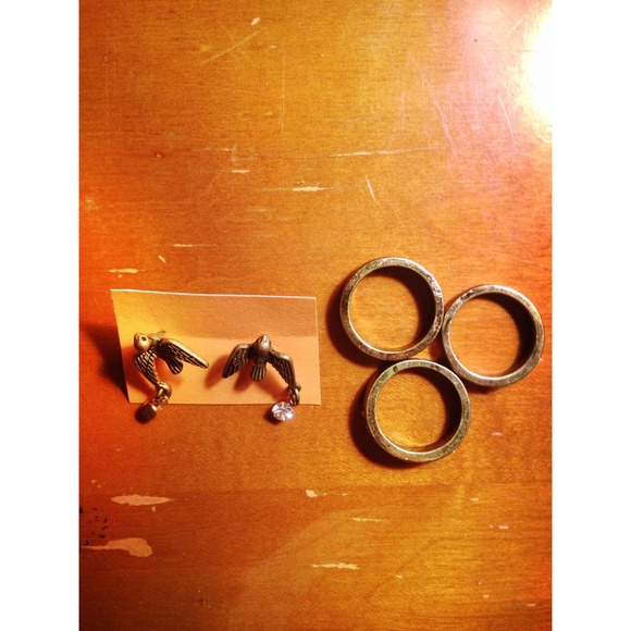 Earring and stack ring bundle - Picture 2 of 3