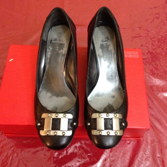 Black wedged work shoes