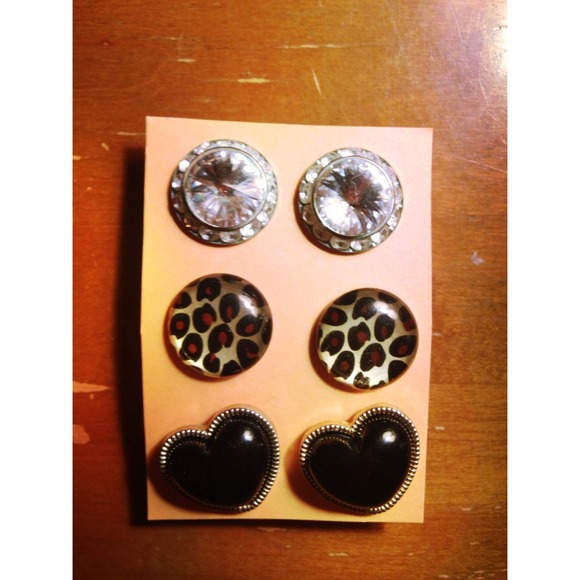 Bundle of 3 pairs of earrings
