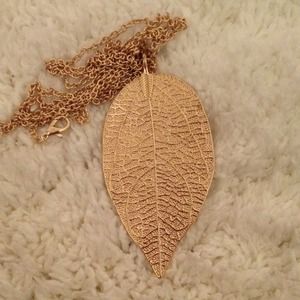 NWOT Gold Leaf Long Chain Necklace