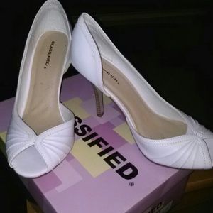 Open toe white heel