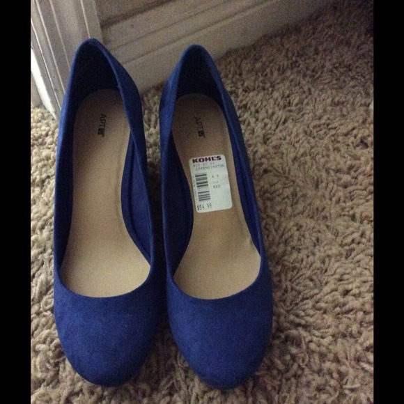 Apt 9 blue wedge