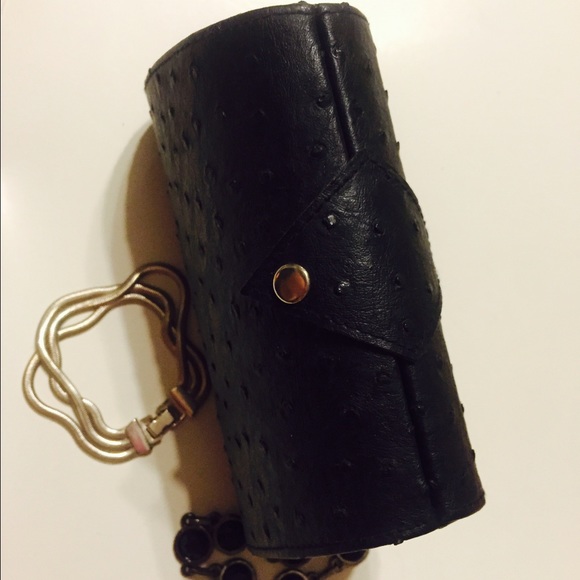 Black Faux Ostrich Hard Case Clutch - Picture 4 of 5