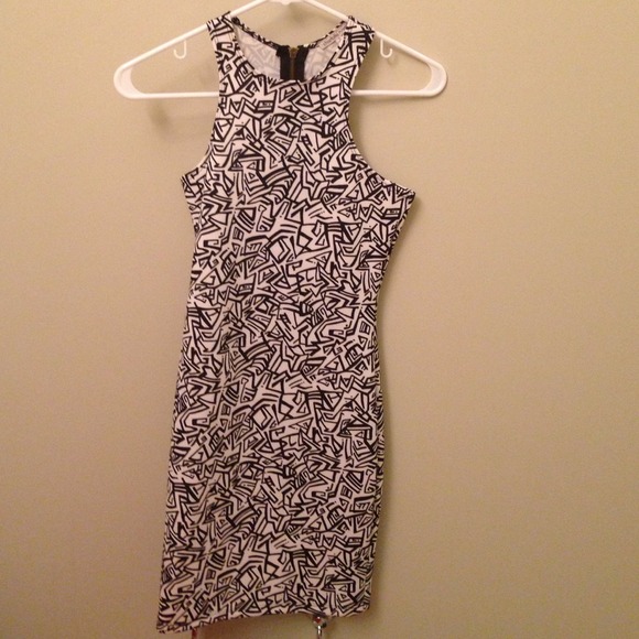 Black n white patterned body con dress
