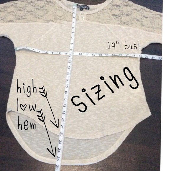 ❌ SOLD ❌ Dolman Sleeve Top With Lace Detail NWOT - Picture 3 of 4