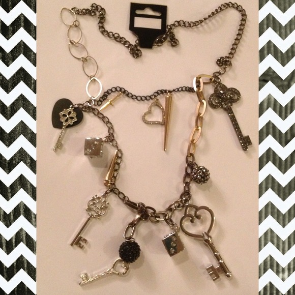 Handmade! BNWT • two row lock + key heart necklace