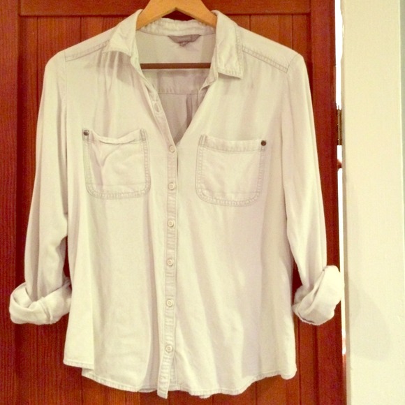 Chambray Top. Boyfriend fit. Light blue. Size M