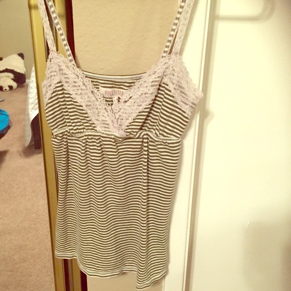 Hollister top