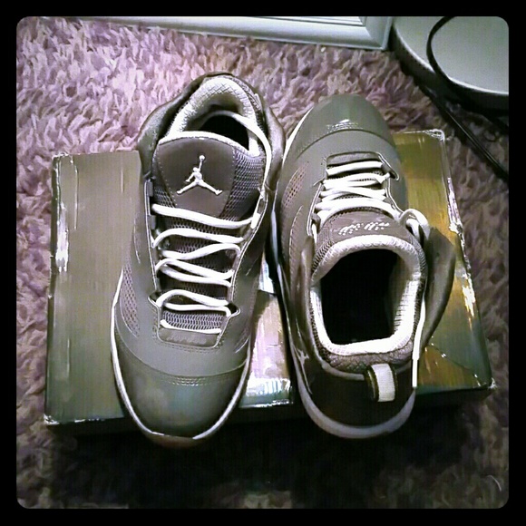 Jordan 2011 Q Flight Men Sz8 -Wms Sz10