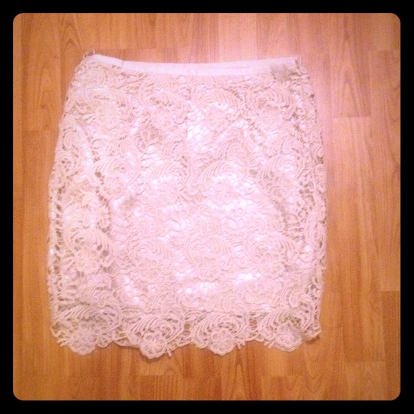 Lace skirt