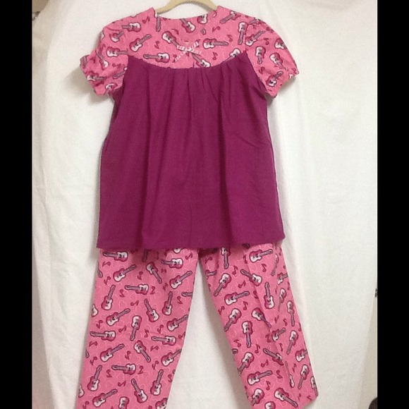 Girl's music themed flannel pjs - Picture 1 of 1
