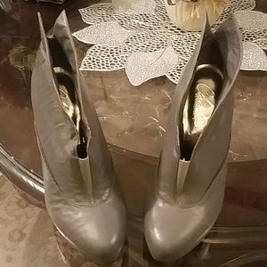 Charles David Retro gray booties with Snake heels