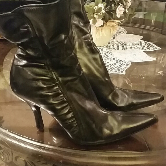 Pointed toe half calf patent ruched black boots