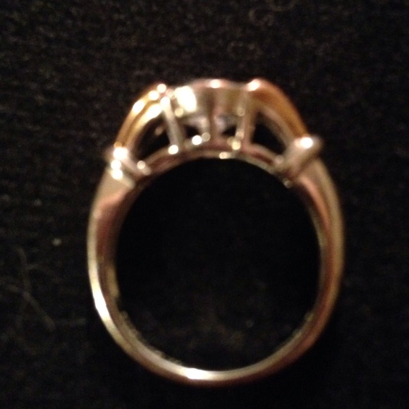 CZ ring - Picture 2 of 3