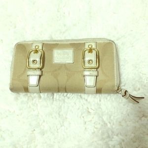 Coach Zipper Wallet