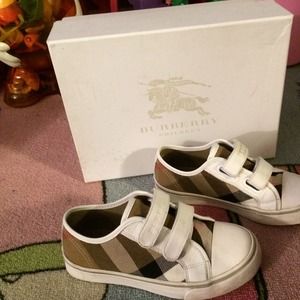Burberry shoe for boys