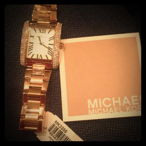 NWT💯Authentic Rose gold Michael Kors watch w/box