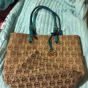 Micheal kors Purse.
