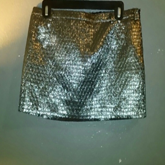 Perfect skirt with some boots - Picture 3 of 4