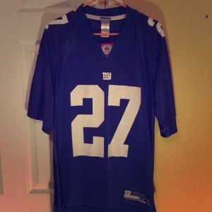 New York Giants (Brandon Jacobs) jersey.
