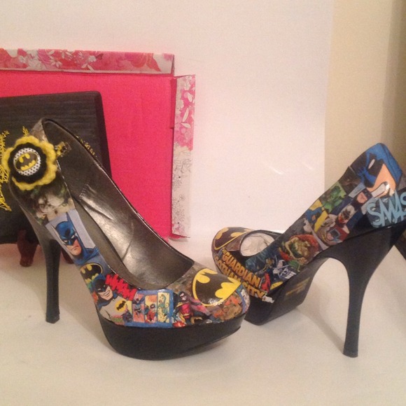 Batman custom made heels hair clip or shoe clip - Picture 3 of 4