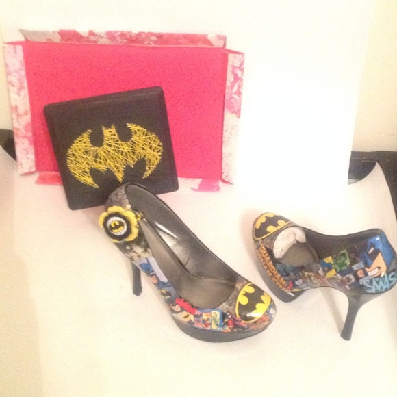 Batman custom made heels hair clip or shoe clip - Picture 4 of 4
