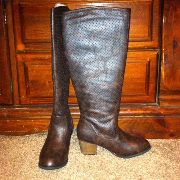 Gorgeous brown boots!!!