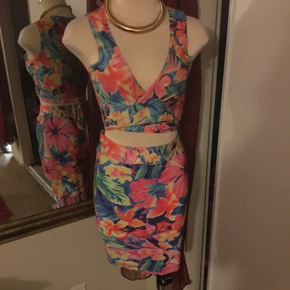 Flower two piece - Picture 2 of 4