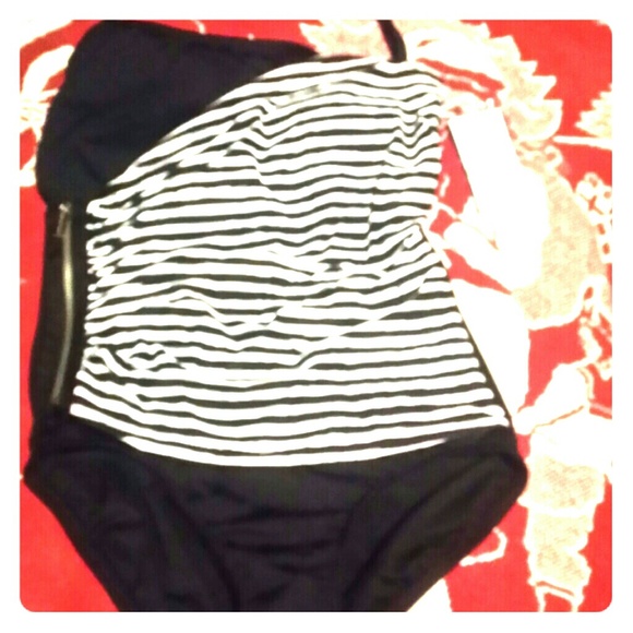 NWT Michael Kors black and white swimsuit size 8