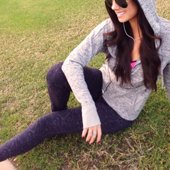 **Sold**Athleta ankle length leggings, size xs - Picture 2 of 2