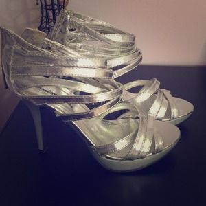 Silver pumps