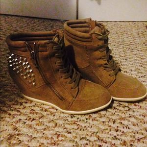 Taupe wedge sneakers