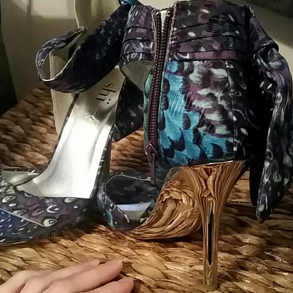 Open toe Heels - Picture 2 of 4