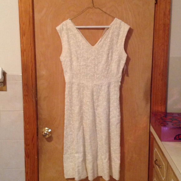 1950s Ivory Linen Brocade Dress. Size S.