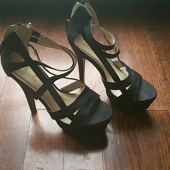 Machi platform black heels NEW