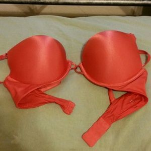 Bombshell Victoria Secret 34B