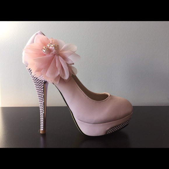 Heels with flower