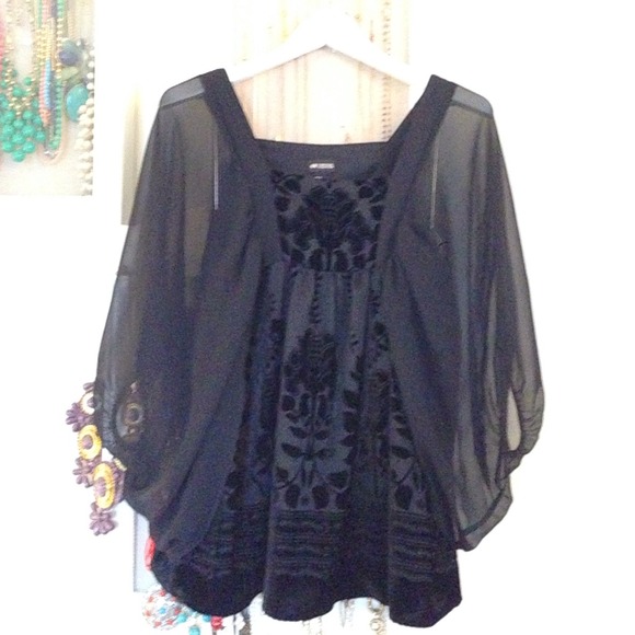 H&M Tops - H&M 3/4 sleeve blouse black & cream Price for 2!!