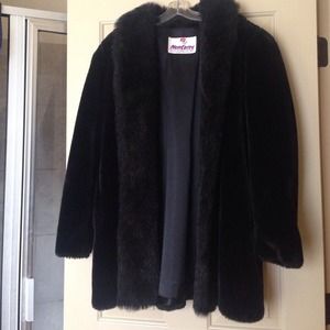 MONTEREY FASHIONS BLACK FAUX FUR JACKET SIZE 10