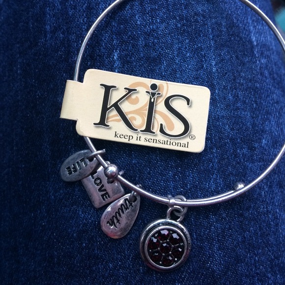 Three bracelets - Picture 4 of 4