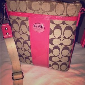 COACH SUTTON SIGNATURE SWINGPACK PURSE KHAKI PINK