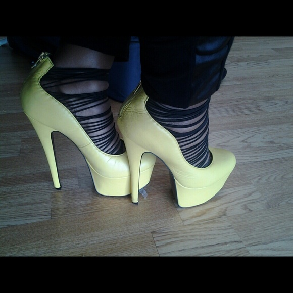 Shoes - Gently Used "London Trash" high heels 🅿🅿